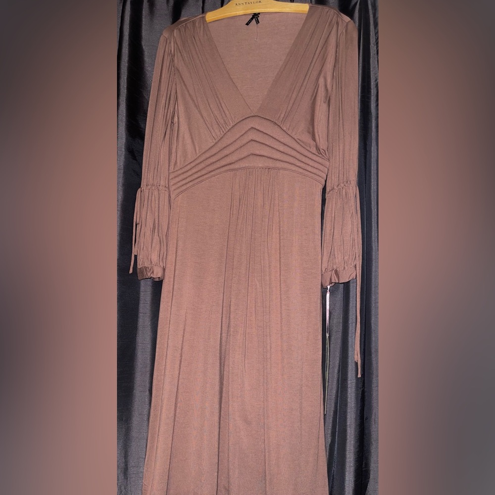 SD II brown dress with v-neckline. NWT